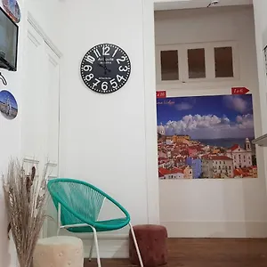 https://7-luz-hostel.hotels-lisbon-portugal.com