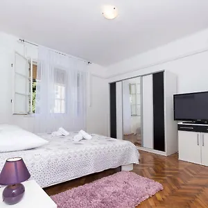 https://apartment-mario-split-21000-2.splithotels.org